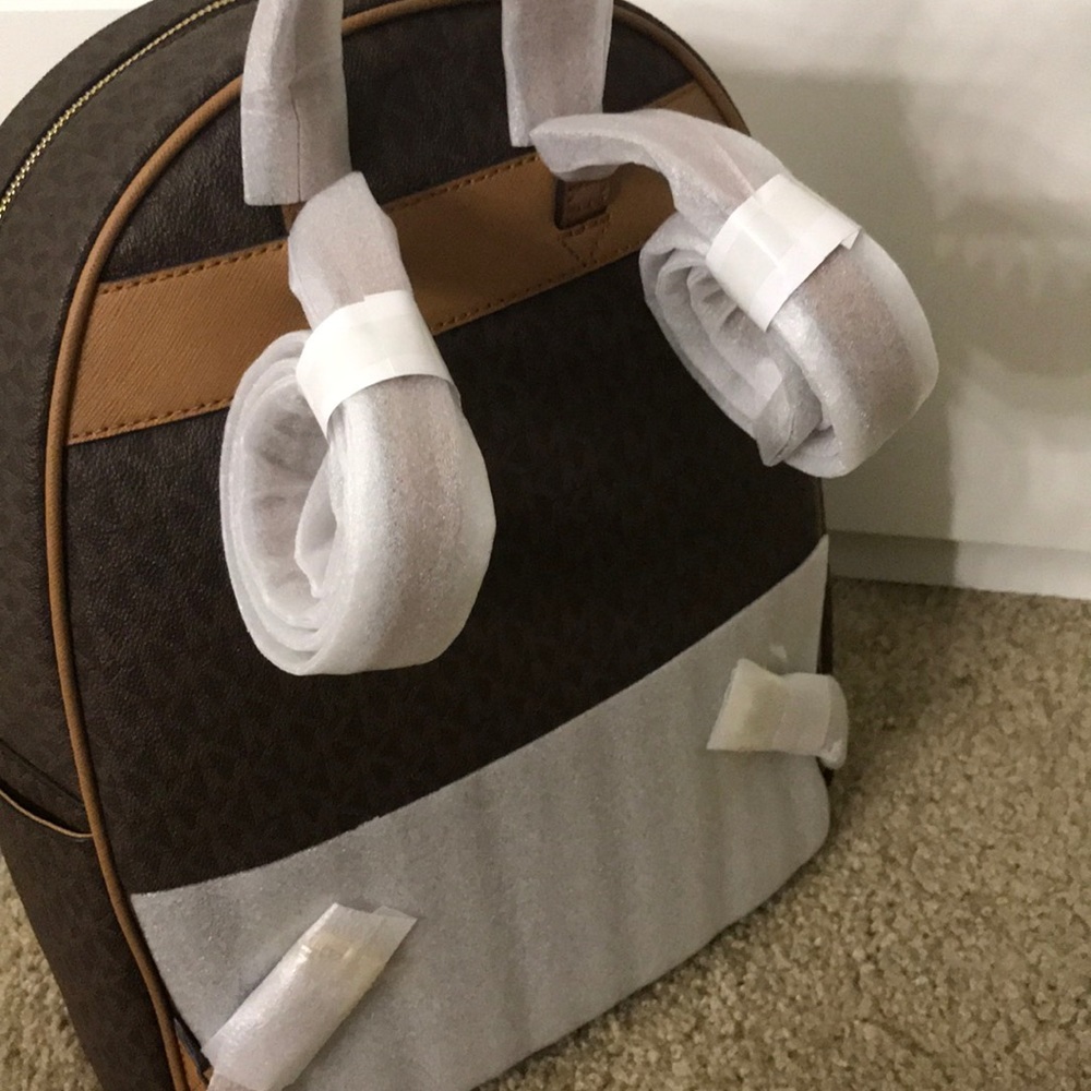 Nwt Michael Kors backpack signature style - Picture 4 of 8